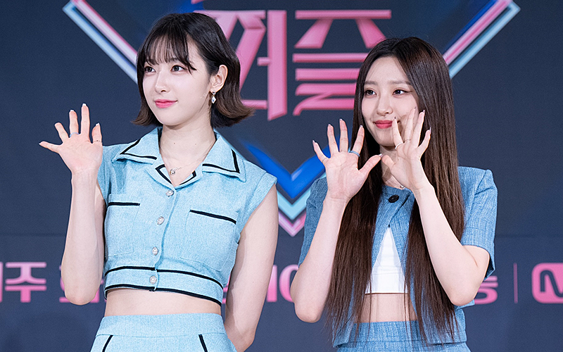 Queendom Puzzle Press Conference. Left to right: Riina, Hwiseo